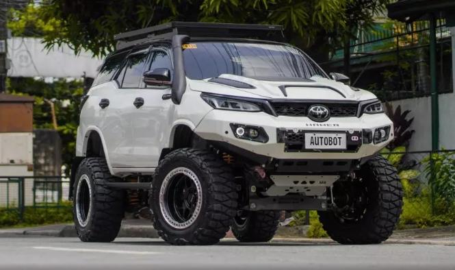 Monster SUV Toyota Fortuner